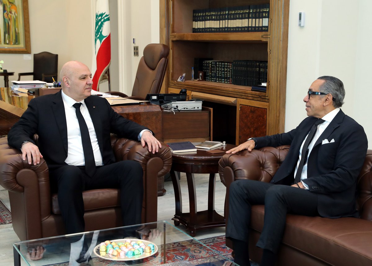 سفير مصر في لبنان علاء موسى من قصر بعبدا:
- هنأنا الرئيس عون على خطابه أمس، والذي تميّز بالرصانة والوضوح، وكان جديرًا بالمتابعة
- نغتنم مناسبة عيد الجيش اللبناني لنؤكد على دور المؤسسة العسكرية كضامن للاستقرار والسيادة
- نُقدّر الجهود المبذولة للوصول إلى خطة واضحة لحصر السلاح بيد