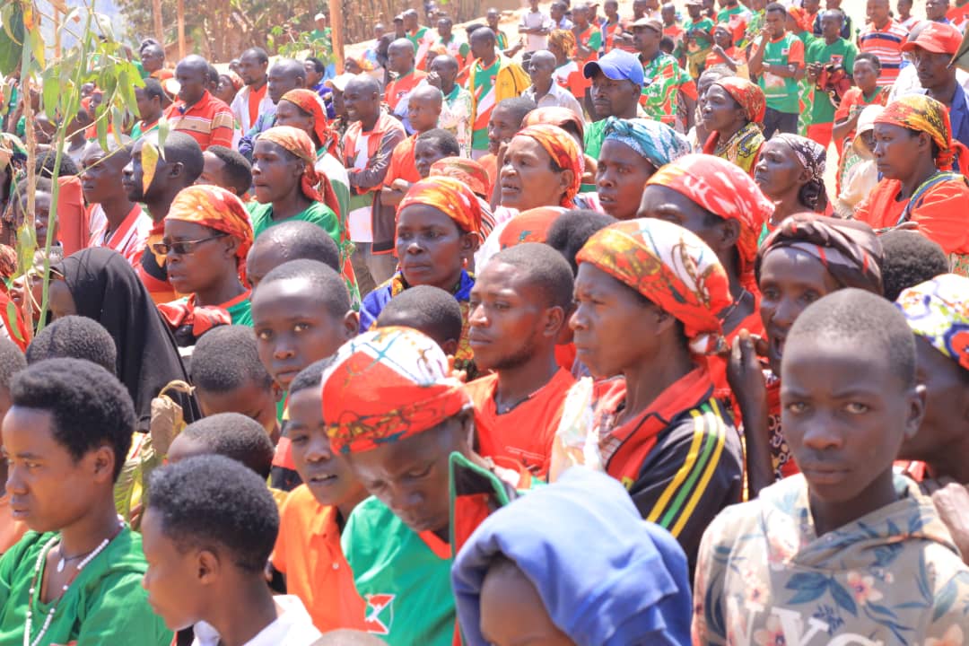 #Muhanga, 01/08/2025 kumusi ugira 2 w'igikorabe, icegera c'umunyamabanga wa <a href="/CnddFdd/">CNDD-FDD</a> mu ntara ya #Butanyerera yatanze inyigisho kugwaruka rurenga 1000 kucivugo ngo "utegerezwa kuruha kugira utere imbere" ati utegerezwa kugira imbono kazoza, ihangiro n'umwete kugira utere imbere.