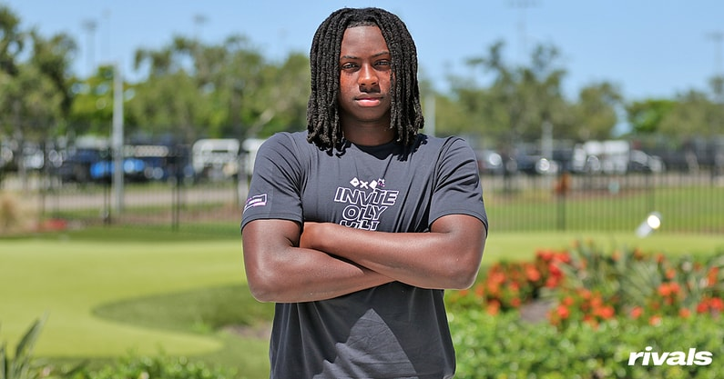 Florida’s "40 years after football" pitch resonates with elite 2027 cornerback, who is set to visit for the third time this year.

"Everything has been real good. I just got off the phone with them this morning."

STORY: on3.com/teams/florida-… (On3+)
