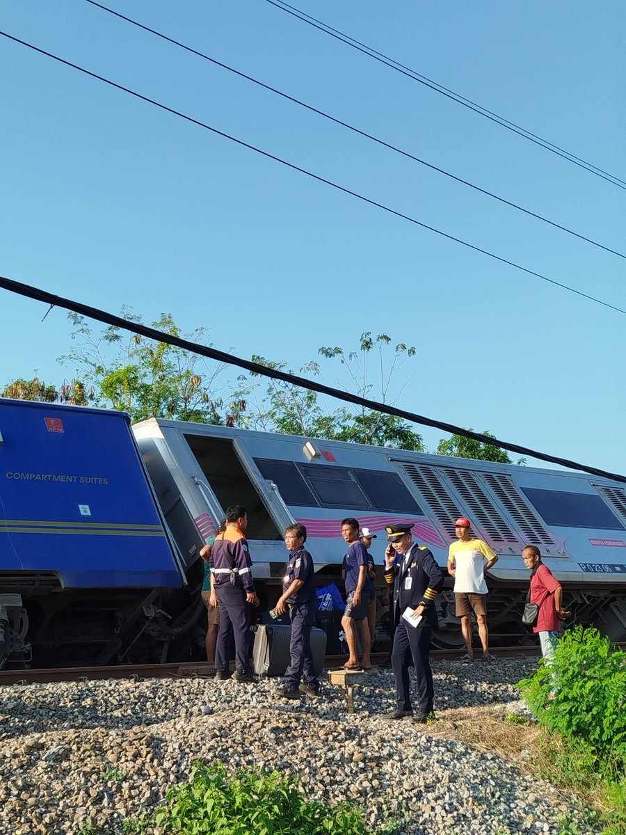 KAI tengah berupaya mengalihkan penumpang menggunakan bus agar ttp bisa lanjutkan perjalanan mengingat jalur hulu hilir di TKP tidak bisa dilalui. Tidak ada korban jiwa.