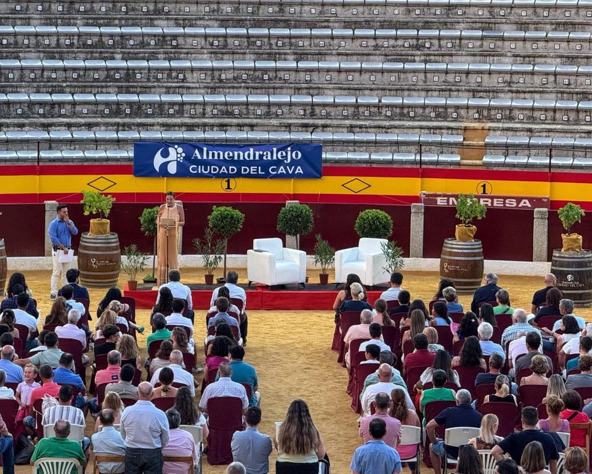 Almendralejo nos encanta y apasiona sobre todo por sus gentes. El 15 de agosto en la feria de la Virgen de la Piedad tenemos otra cita muy especial.