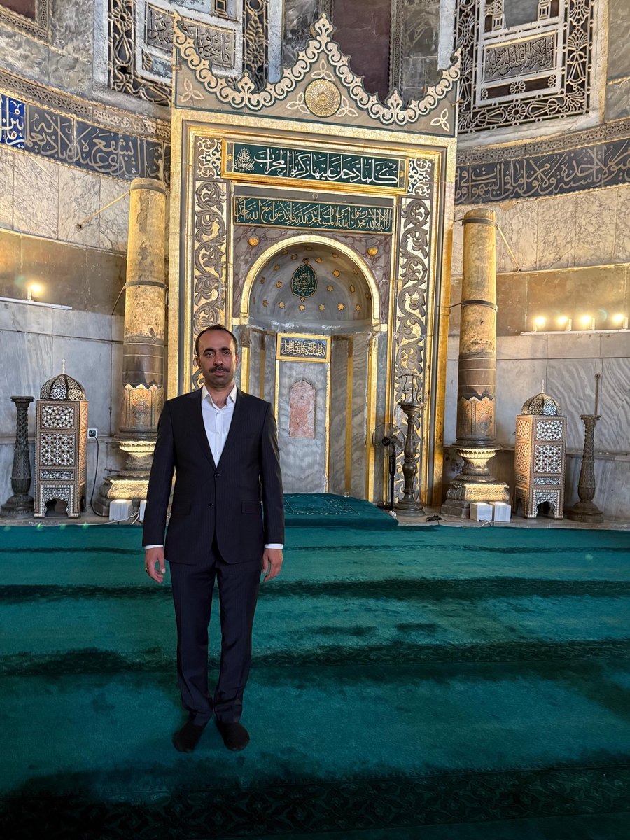 📍Ayasofya Camii Kebir
"Bugünlere ulaşmamızı nasip eden Rabbimize sonsuz hamd-ü senalar olsun."
Nice dualara, nice secdelere vesile olsun.