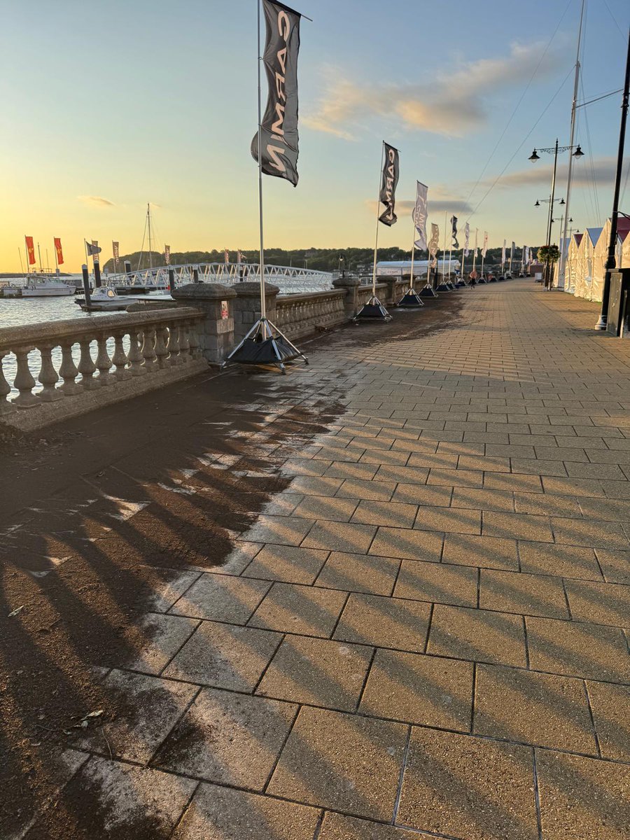Last night we answered 50+ calls due to flash flooding.
We continue to remove large amounts of debris from the highway, much of which is stones carried onto the network from unmade roads and gravel paths. <a href="/iwight/">IOW Council Official</a>