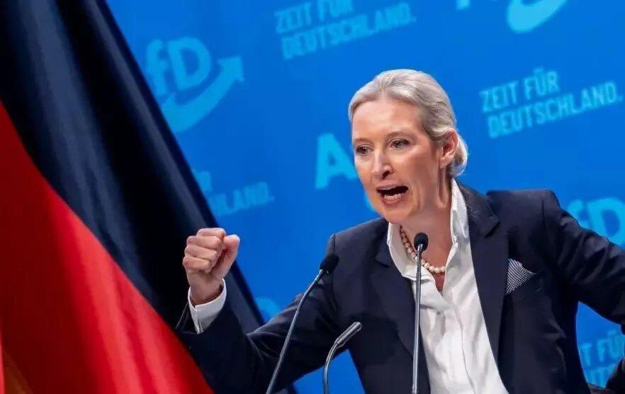 EU is klaar. Stick a fork in it.

De EU is ten einde… Niet mijn woorden dit keer, maar van Alice Weidel.. die Duitse vrouw van AfD die niet onder stoelen of tanks steekt hoe ze denkt. En guess what? Ze heeft verdomme gelijk.

Ze zei het gewoon keihard in Patriota.. Brussel is