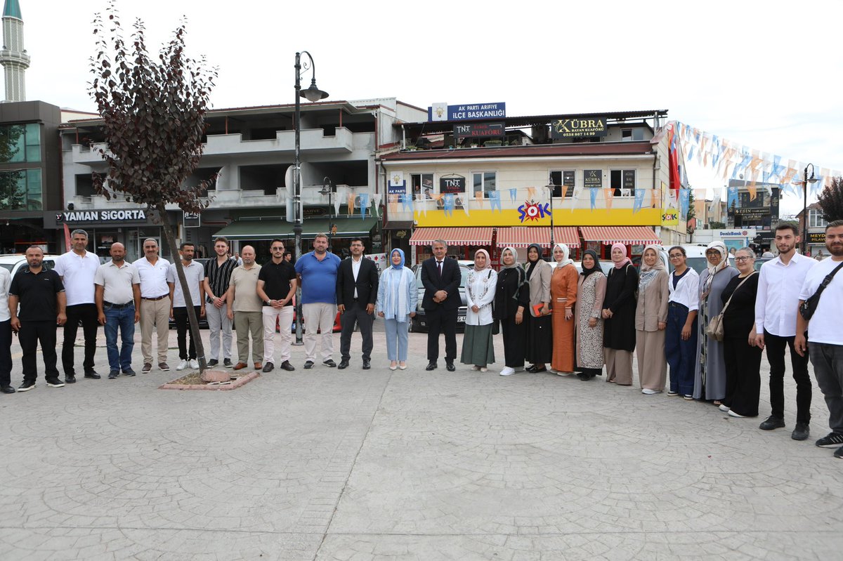 AK Parti Sakarya Milletvekilimiz Sn. Çiğdem Erdoğan, AK Parti Arifiye İlçe Başkanlığımızı ziyaret ederek, yeni ilçe yönetimimizle tanışma toplantısı gerçekleştirdi.

Nazik ziyaretleri için sayın milletvekilimize teşekkür ediyor, yeni yönetimimize görevlerinde başarılar diliyoruz.