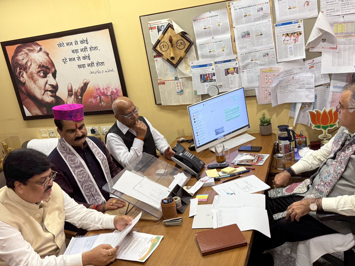Gopal Jee Thakur (मोदी का परिवार) (@gopaljeebjp) on Twitter photo आज दिल्ली में भारतीय जनता पार्टी के राष्ट्रीय महामंत्री तथा एक भारत श्रेष्ठ भारत अभियान के राष्ट्रीय संयोजक माननीय श्री <a href="/tarunchughbjp/">Tarun Chugh</a> जी से उनसे मिलकर ‘एक भारत श्रेष्ठ भारत’ अभियान के अंतर्गत प्रवासी बिहारी संपर्क अभियान को लेकर विस्तृत चर्चा हुई। आज दिल्ली में भारतीय जनता पार्टी के राष्ट्रीय महामंत्री तथा एक भारत श्रेष्ठ भारत अभियान के राष्ट्रीय संयोजक माननीय श्री <a href="/tarunchughbjp/">Tarun Chugh</a> जी से उनसे मिलकर ‘एक भारत श्रेष्ठ भारत’ अभियान के अंतर्गत प्रवासी बिहारी संपर्क अभियान को लेकर विस्तृत चर्चा हुई।