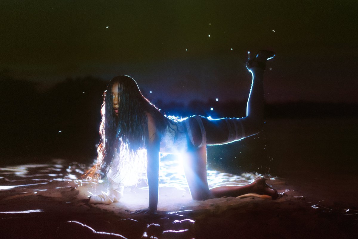 Track of the day! <a href="/DEBBYVENDREDI/">DEBBY FRIDAY 👁️⭐️</a> shares new video "Alberta" &amp; announces UK tour dates:
bizzarre.co.uk/post/debby-fri…
Album 'The Starrr Of The Queen Of Life' is out today via <a href="/subpop/">Sub Pop Records</a>.
<a href="/SSanctity/">Stereo Sanctity</a>