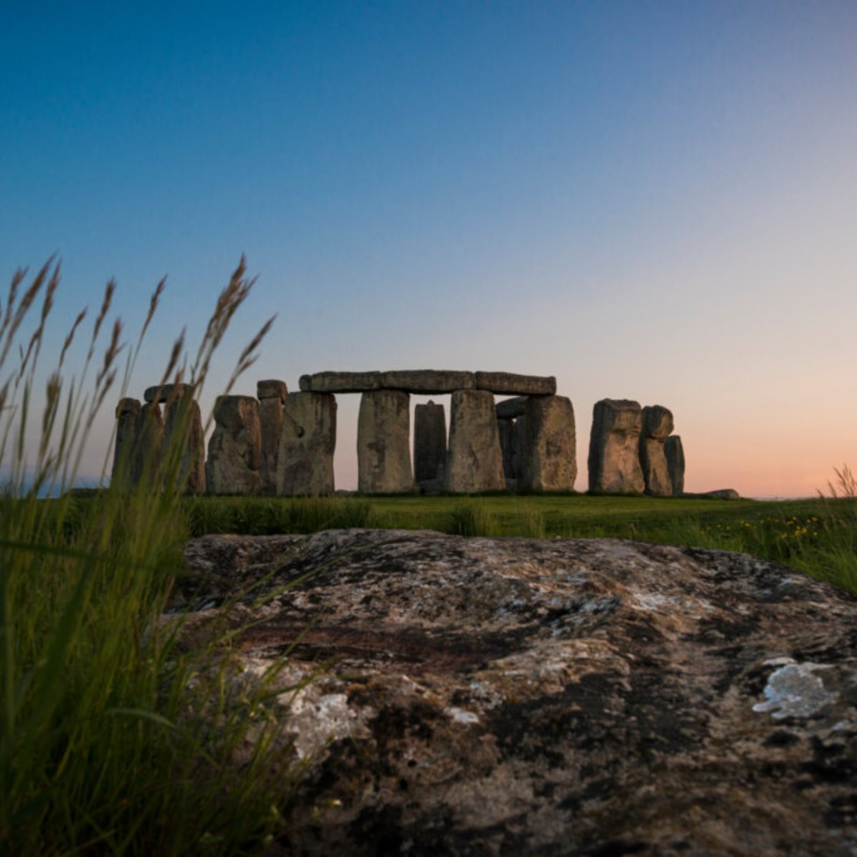 Did you know that in 1802 William Cunnington (an archaeologist) left a bottle of port under the Slaughter Stone? 🍷🔍

The bottle was rediscovered in 1923 by William Hawley. Disappointingly, the cork had decayed and nearly all the contents had gone!