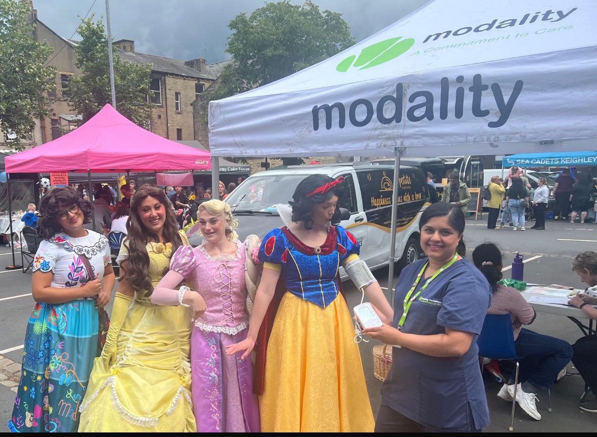 SGPModalityAWC's tweet image. Yorkshire Day celebrations with modality health checks on the green :) @AwcModality
After eating a dodgy apple and being asleep for 100 yrs Snow White is feeling much better!