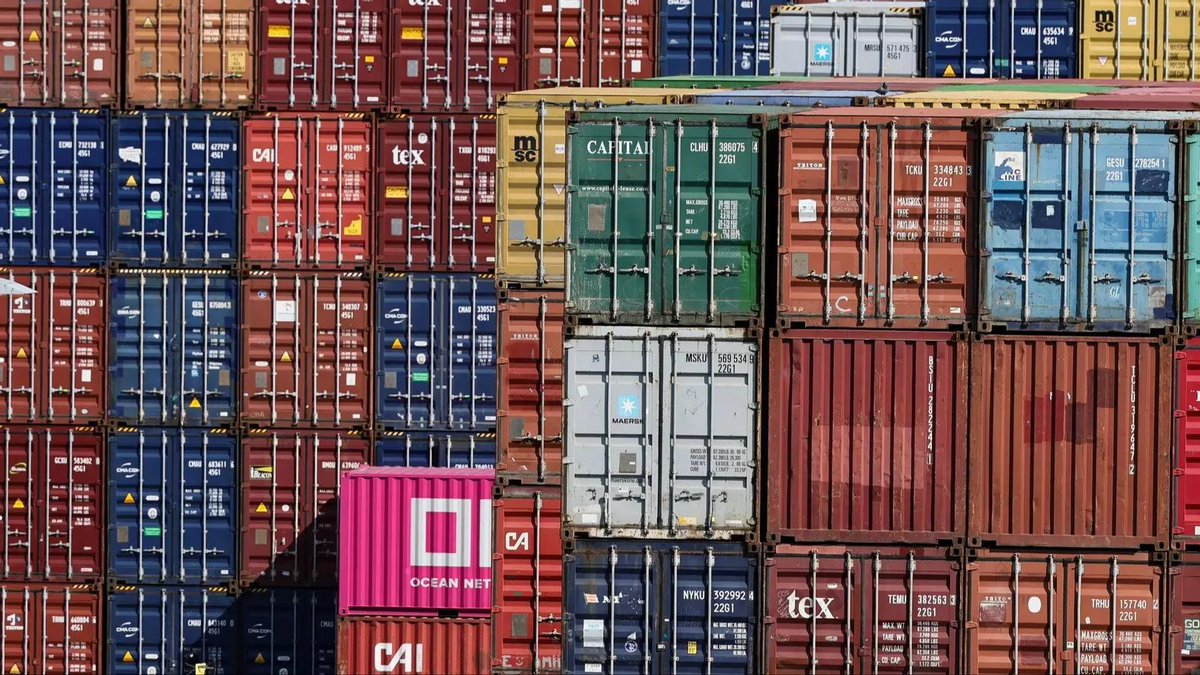 🇺🇸 Trump ajorna l’entrada en vigor dels aranzels, que queden fixats en el 15% per a Europa.

El Canadà haurà de pagar gravàmens d'un 35%, mentre que els de la Xina estan encara en l'aire.

📲 apuntmedia.es/1_1b91b6