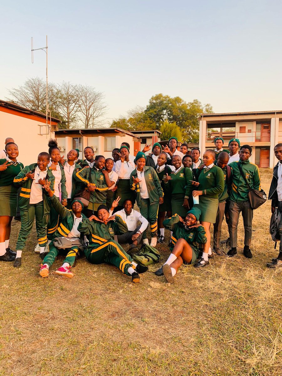 🎙🎧Big shout out to the vibrant students from Lavundlamanti High School who lit 🔥 up the studios at UNESWA FM 😊 Future radio legends in the making? We think yes!🔥📻
#uneswafm #YouthOnAir #FutureVoices #loveatfirstsound