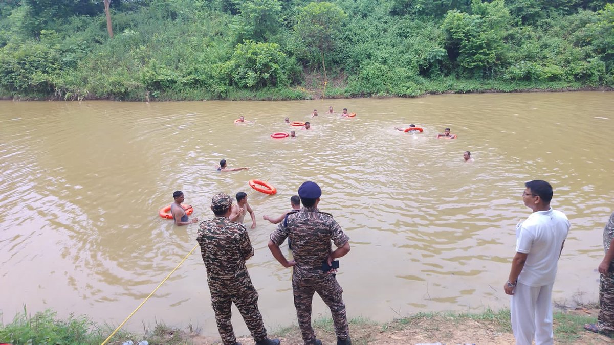 RKhatkhati's tweet photo. On dated 01/08/2025, flood relief and rescue exercise are being conducted by FFR Team in GC Khatkhati location. https://t.co/02y3aTqaV8