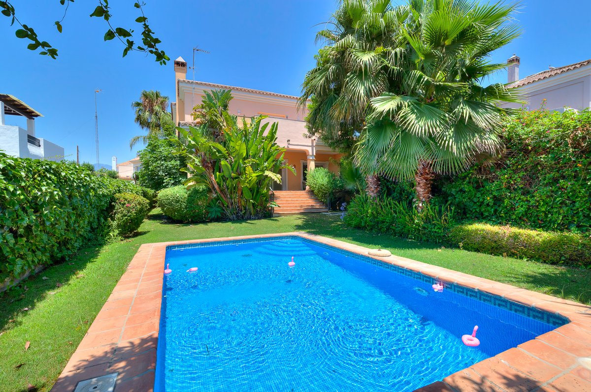 iHOMEproperty's tweet photo. RESIDENCIAL PLOT IN NUEVA ANDALUCIA - https://t.co/JveDIC8GLP https://t.co/Zov2qiV8u8