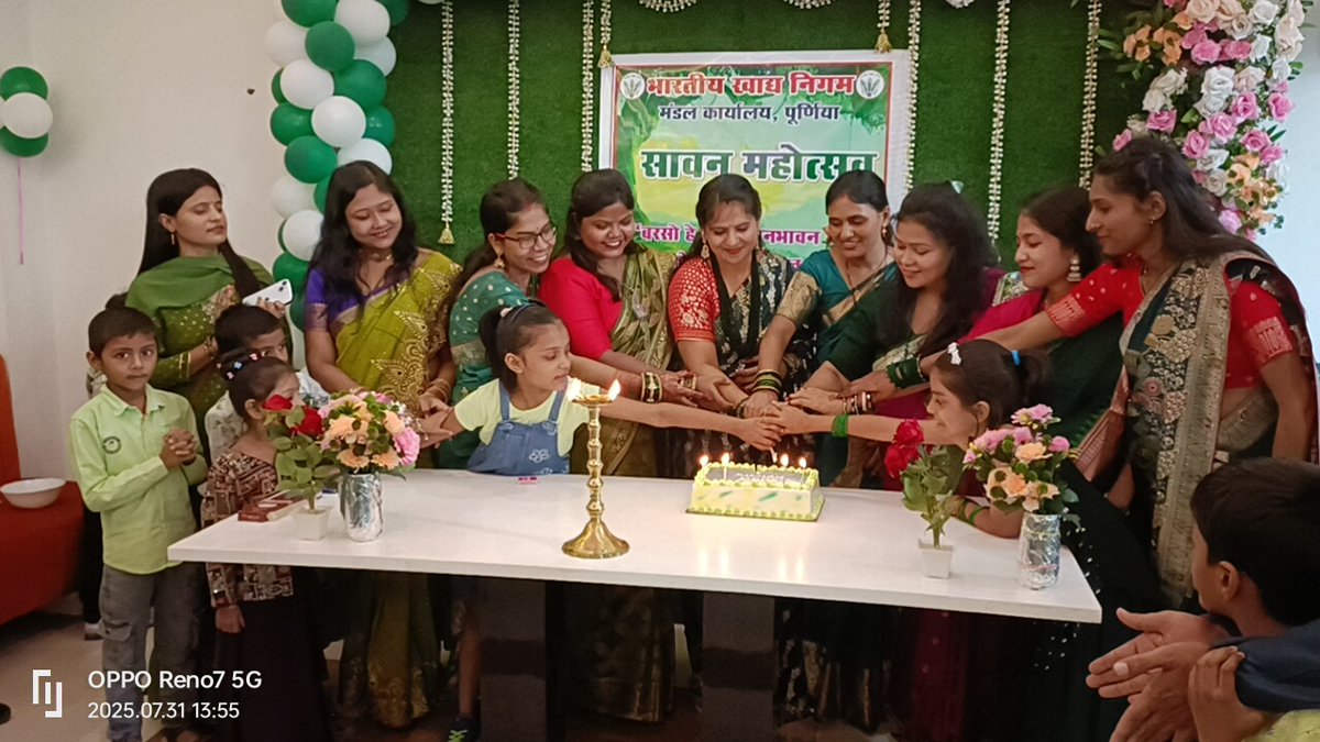 सावन महोत्सव 2025 – भारतीय खाध निगम ,मण्डल कार्यालय पूर्णिया परिवार का जश्न! 🌿🌸

हमारे लिए गर्व की बात है कि भारतीय खाध निगम ,मण्डल कार्यालय पूर्णिया के कर्मचारी के रूप में इस वर्ष का सावन महोत्सव 2025 हम सबने मिलकर मनाया! 💖✨