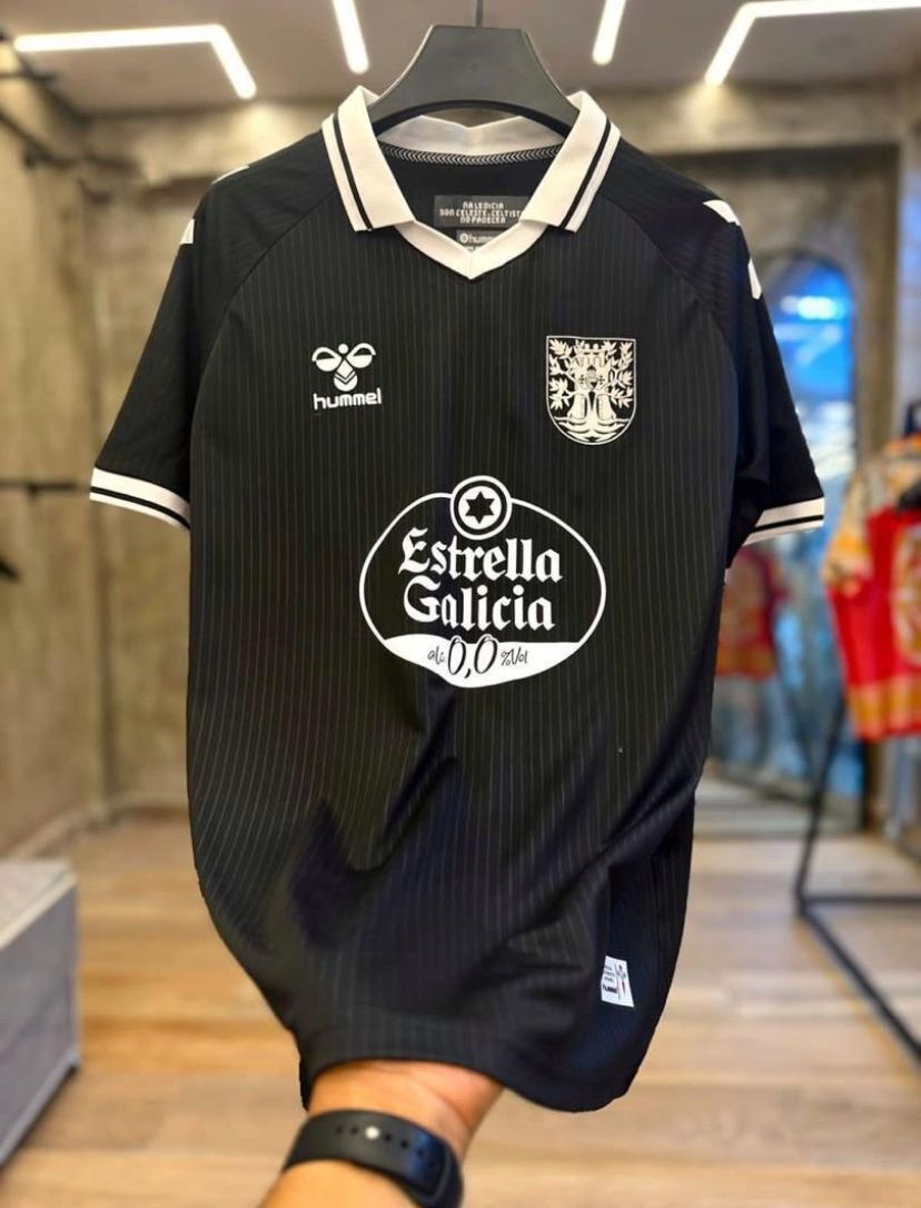 UtdBloke_'s tweet photo. Ranking the Hardest All Black kits released for the 2025/26 season.

A thread 🧵. https://t.co/9Ow6U0xJm9