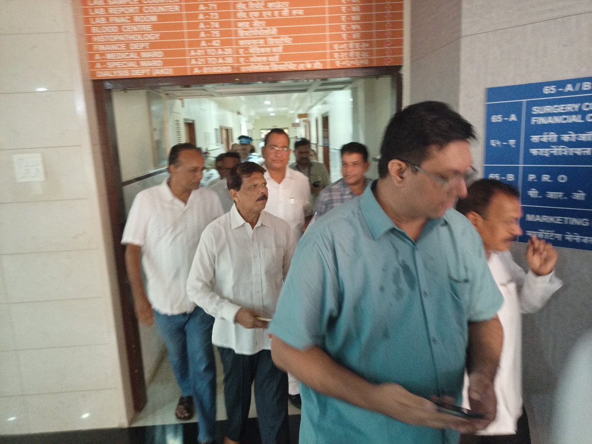 sanjeev singh INC (@incsanjeevsingh) on Twitter photo Under leadership of Shri rajesh sharma ji vice president MPCC Team of ANDHERI CONGRESS today visited at holy spirit hospital and talked regarding govt kota reserve patient seats.
We will fight for common people's right under our <a href="/INCMumbai/">Mumbai Congress</a> president <a href="/VarshaEGaikwad/">Prof. Varsha Eknath Gaikwad</a> Under leadership of Shri rajesh sharma ji vice president MPCC Team of ANDHERI CONGRESS today visited at holy spirit hospital and talked regarding govt kota reserve patient seats.
We will fight for common people's right under our <a href="/INCMumbai/">Mumbai Congress</a> president <a href="/VarshaEGaikwad/">Prof. Varsha Eknath Gaikwad</a>
