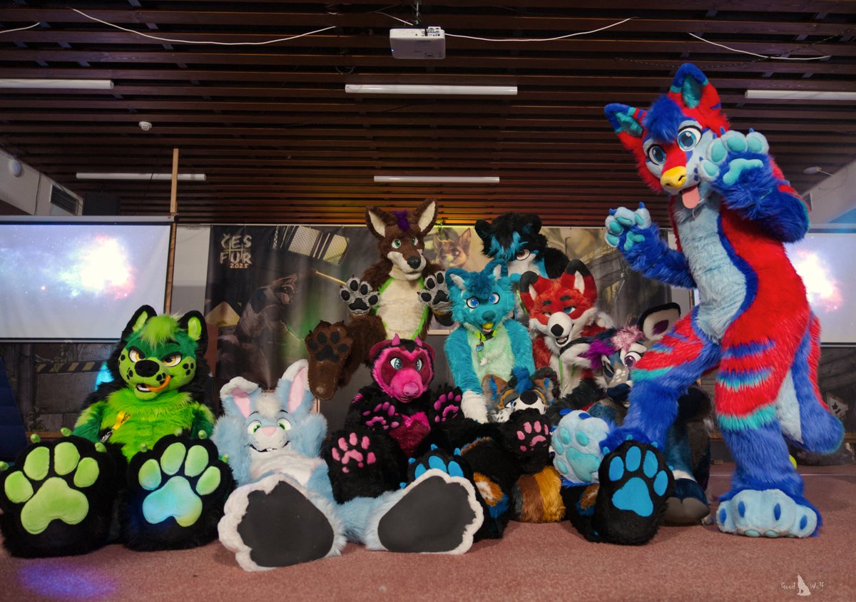 Paws photoshoot 🐾 at #Cesfur 2025
Photo by <a href="/GoodWolfSK/">GoodWolf</a> 📷