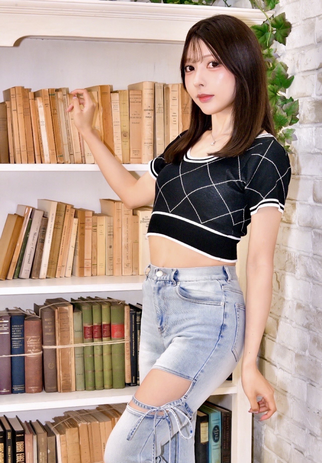 アイドル n. ODKURZACZ PIONOWY BEZPRZEWODOWY 220W LED DOTYK – 245816077