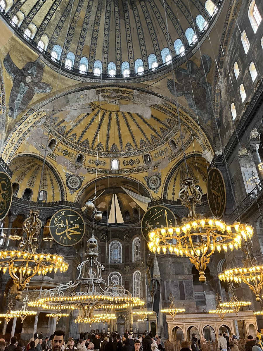 Huzur dolu, bereketli bir cuma günü geçirmeniz dileğiyle, hayırlı cumalar.