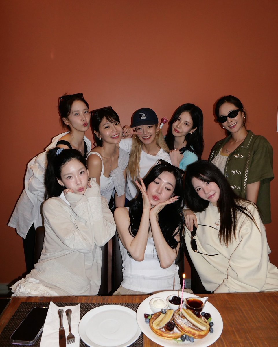 exKTYxLS's tweet photo. My gurls 💖💖💖💖💖💖💖 https://t.co/VVEPIekwGm