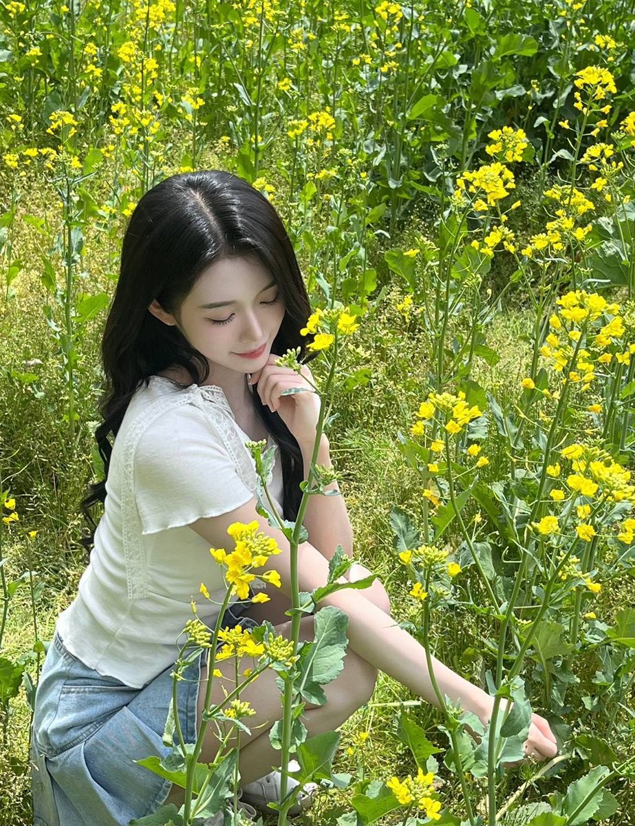 triplescosmos's tweet photo. 🌻🌼🌻

#tripleS #트리플에스 #トリプルS
#トリプルエス #トエス
#YuBin #유빈 #ユビン https://t.co/3wVaDPkKuu