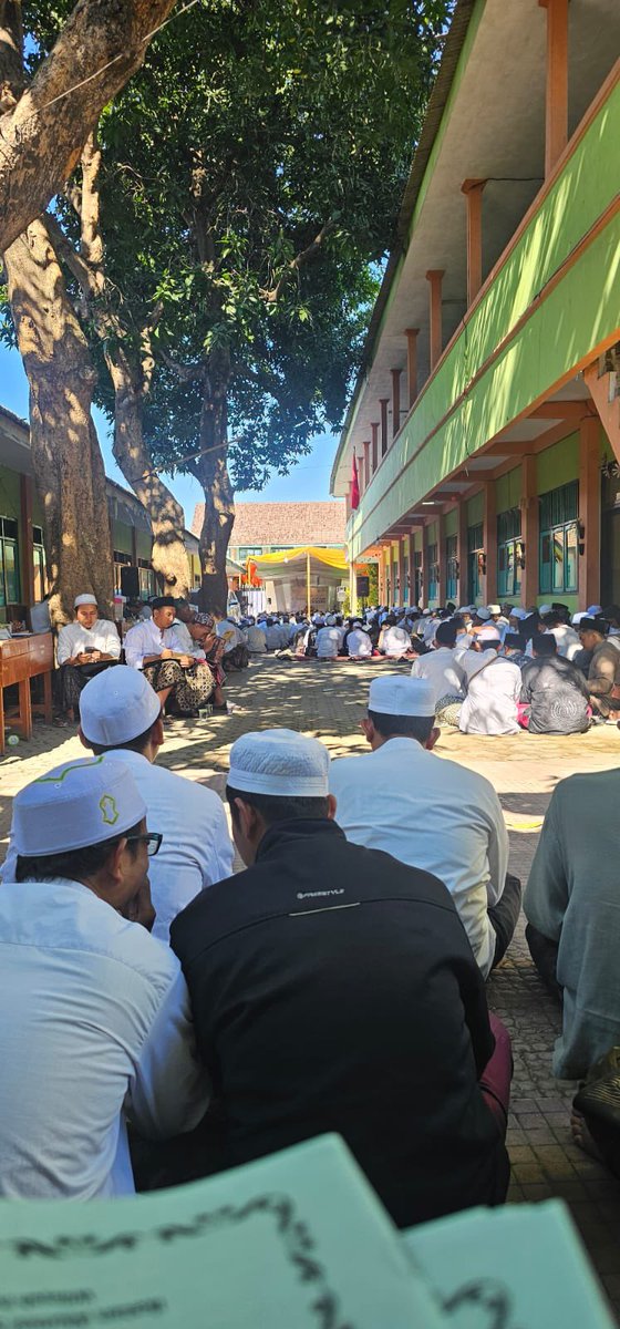 Pengajian rutin bagi alumni Sidogiri di seluruh wilayah di Indonesia dilaksanakan setiap bulan, kecuali di wilayah Pasuruan yang dibagi menjadi tiga zona; barat, timur dan selatan. Kegitan wajib ini dikenal dengan istilah NKS (Ngaji Kitab Sidogiri).