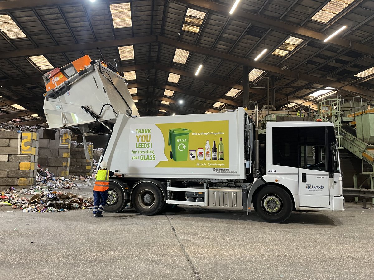 Yorkshire Day marks a year of being able to recycle your glass in your green bin 🥳

More than 12,000 tonnes of glass has been collected from green household bins across the city, equating to over two million wine bottles per month.

<a href="/LeedsRecycles/">Leeds Recycles ♻️</a> #RecyclingOnTogether