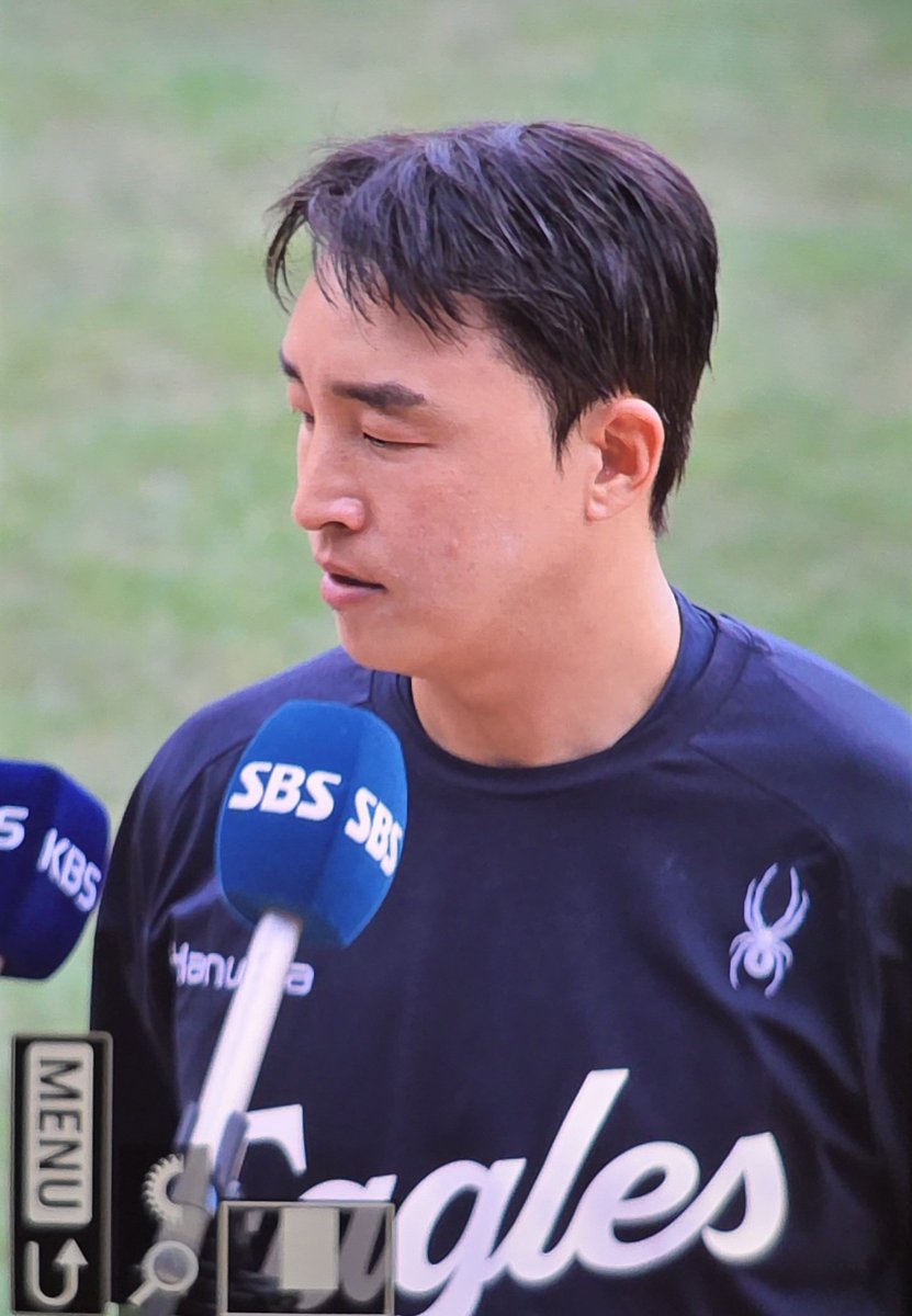 250801 한아섭,,
초심으로 돌아가서 한화 이글스의 우승을 위해 몸을 불사르시겠다고 하십니다 ㅎㅎ