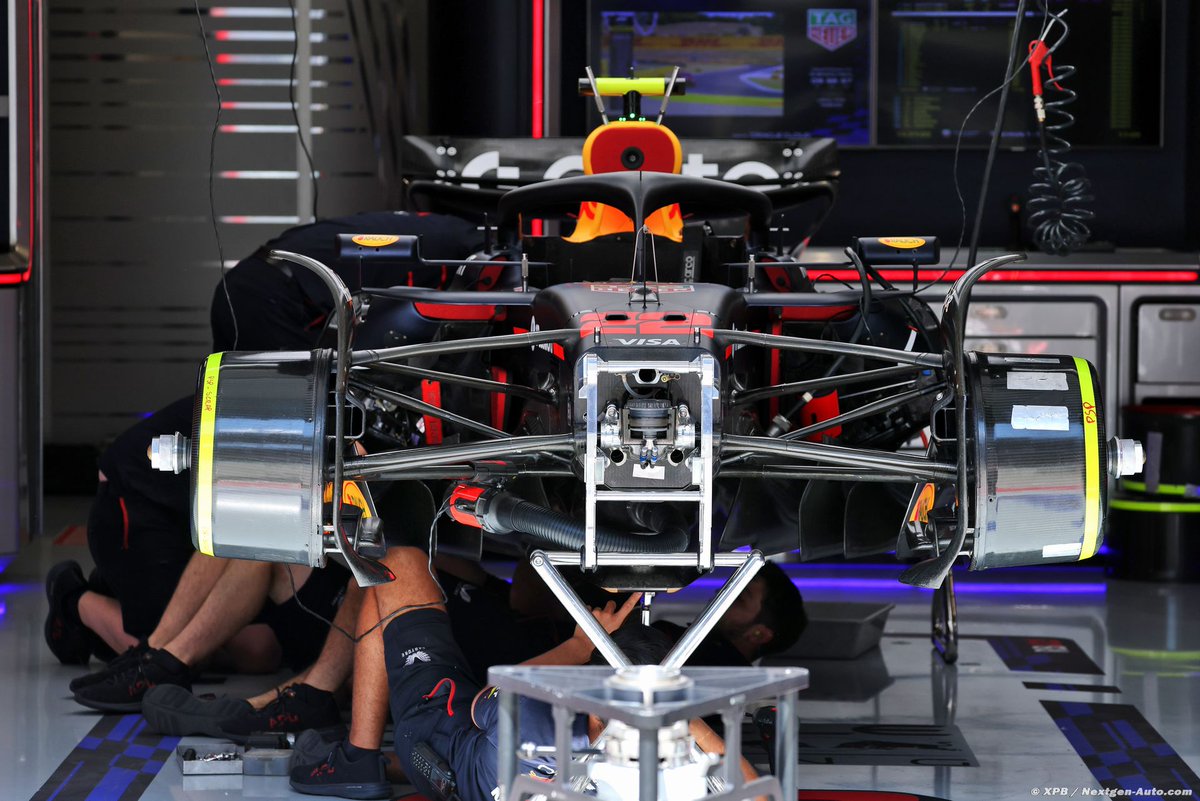 #HungarianGP Qualche scatto dai garages magiari in preparazione al fine settimana #F1Tech (📸#Xpb/NextGen-#HB) Box box box...#F1