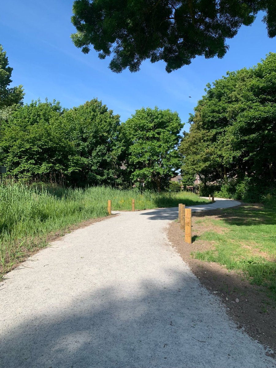 Wandelen bij warm weer – tips

✅ Ga vroeg of juist later op de dag
✅ Neem voldoende water mee
✅ Zoek de schaduw op in bos of duingebied
✅ Pet op, tempo omlaag 

Zo blijft je wandeling leuk én comfortabel, ook bij 27 graden.