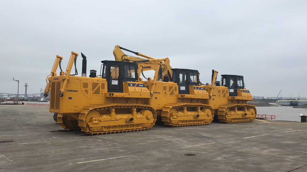 zoeYang96's tweet photo. Liugong B320 Bulldozer https://t.co/K3iODilV90