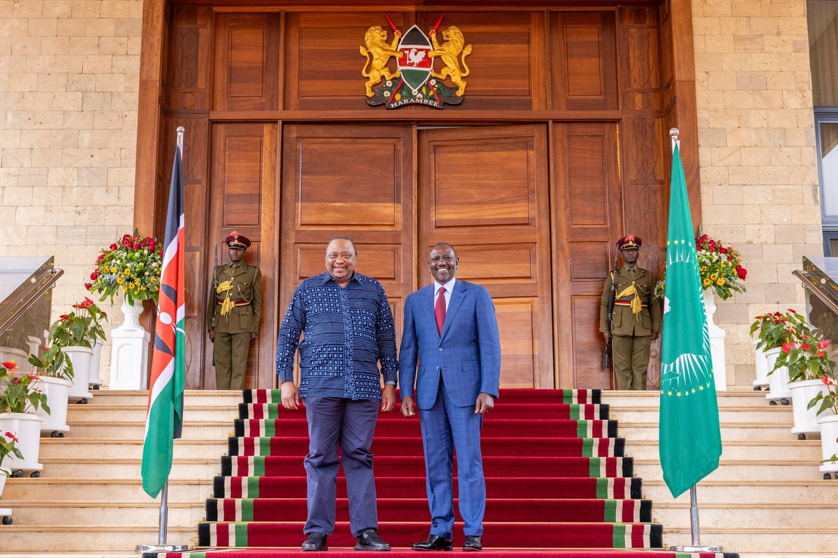 President William Ruto with his predecessor Uhuru Kenyatta at the joint EAC-SADC Co-Chairs’ meeting with the Panel of Facilitators for the DRC Peace Process at State House, Nairobi.
