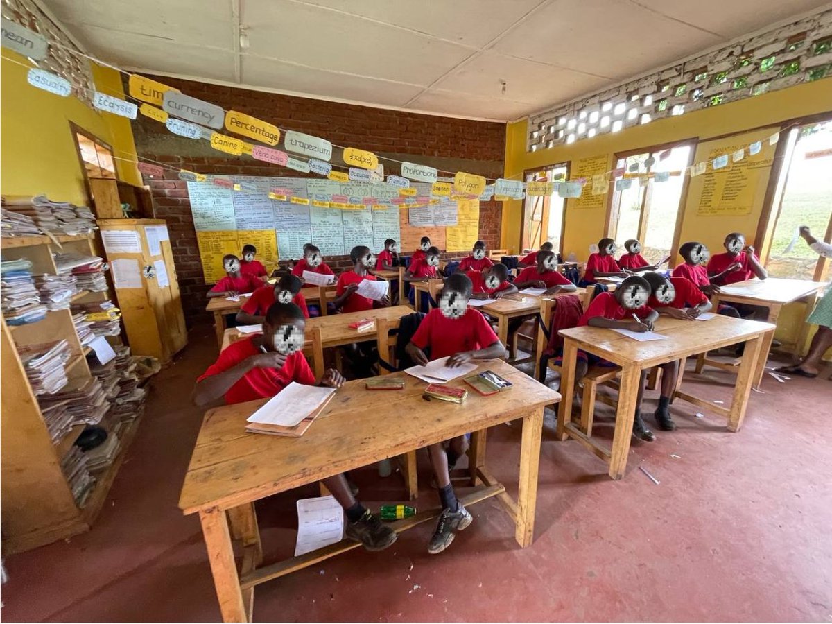 👨‍🏫 Un maestro en Uganda

➡ Este verano lo estoy pasando en Kumwenya, una escuela de Uganda. 

Realizamos un proyecto de emprendimiento y formación para el profesorado

Toda una experiencia 🚀