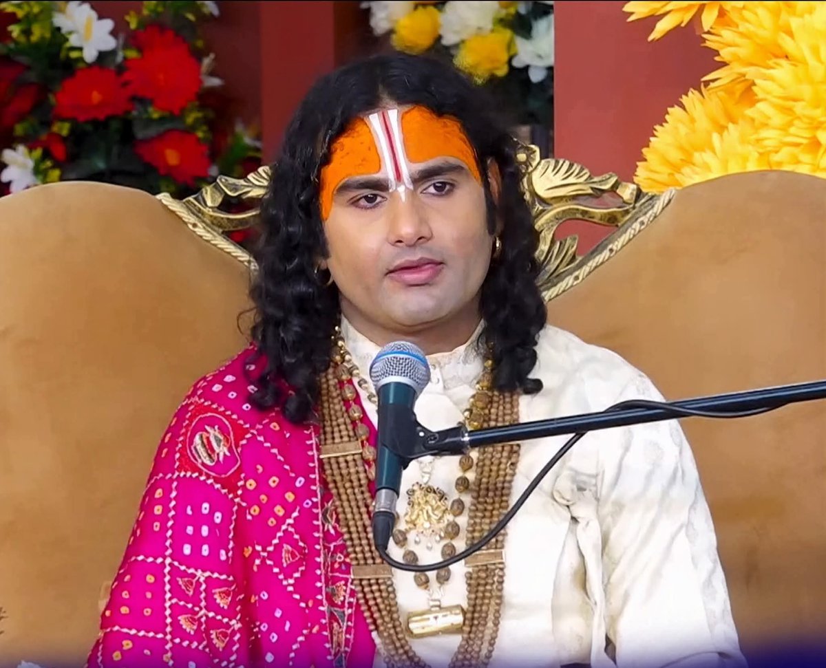 संत का काम लोगों को शिक्षित करना राह से भटके हुए को राह 
दिखाना न की रील बनाकर समाज में किसी को नीचा दिखना..❤️🥀🥺