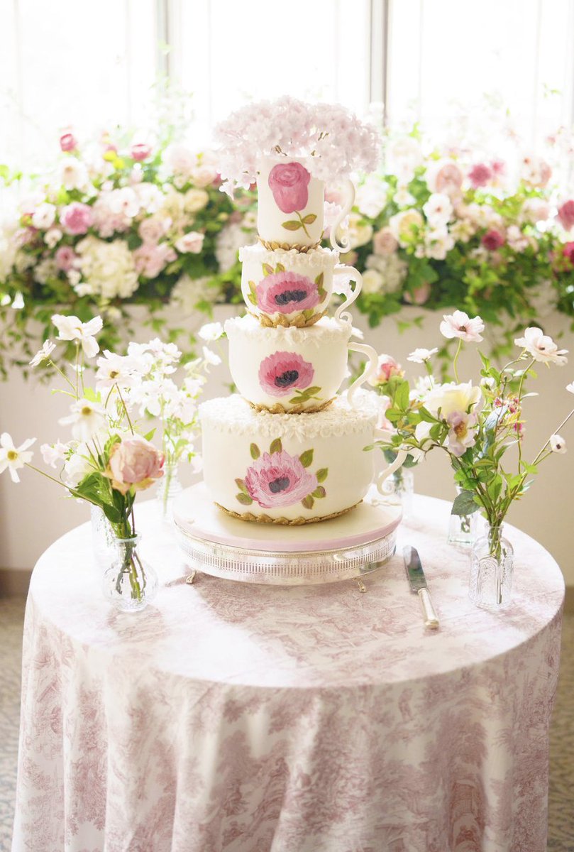lizcakeemporium's tweet photo. Pink florals, elegant linens, and glowing faces celebrating @BettyIrabor
This wasnโt just a luxury event, it was a flawless fusion of sophistication and warmth, where @TheDorchester's impeccable service met real laughter, meaningful conversations.#afternoontea #thedorchester https://t.co/Z0Fz5pLxTu