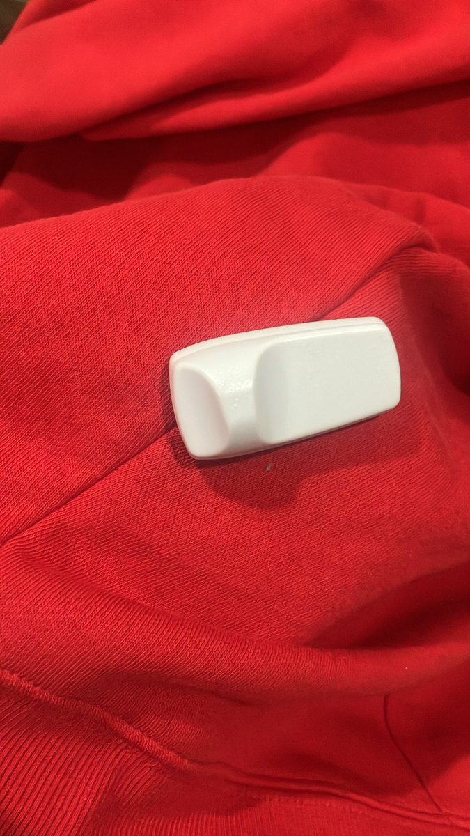 Bringerofmojo's tweet photo. So @OldNavyCA forgot to remove the tag from my purchase in Canada before I travelled back to Australia. Any suggestion how to get this bad boy off? And no I didn’t steal it but did get a triple discount so it was almost like stealing it lol. https://t.co/VSvRJYK1br
