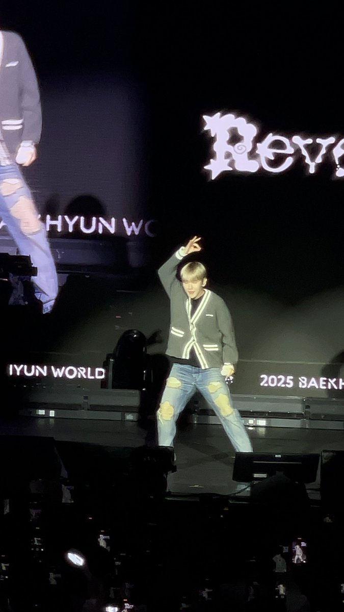 dohsquishy12's tweet photo. Welcome to Melbourne, Baekhyun. #ReverieMelbourne https://t.co/T31HEGLcvG