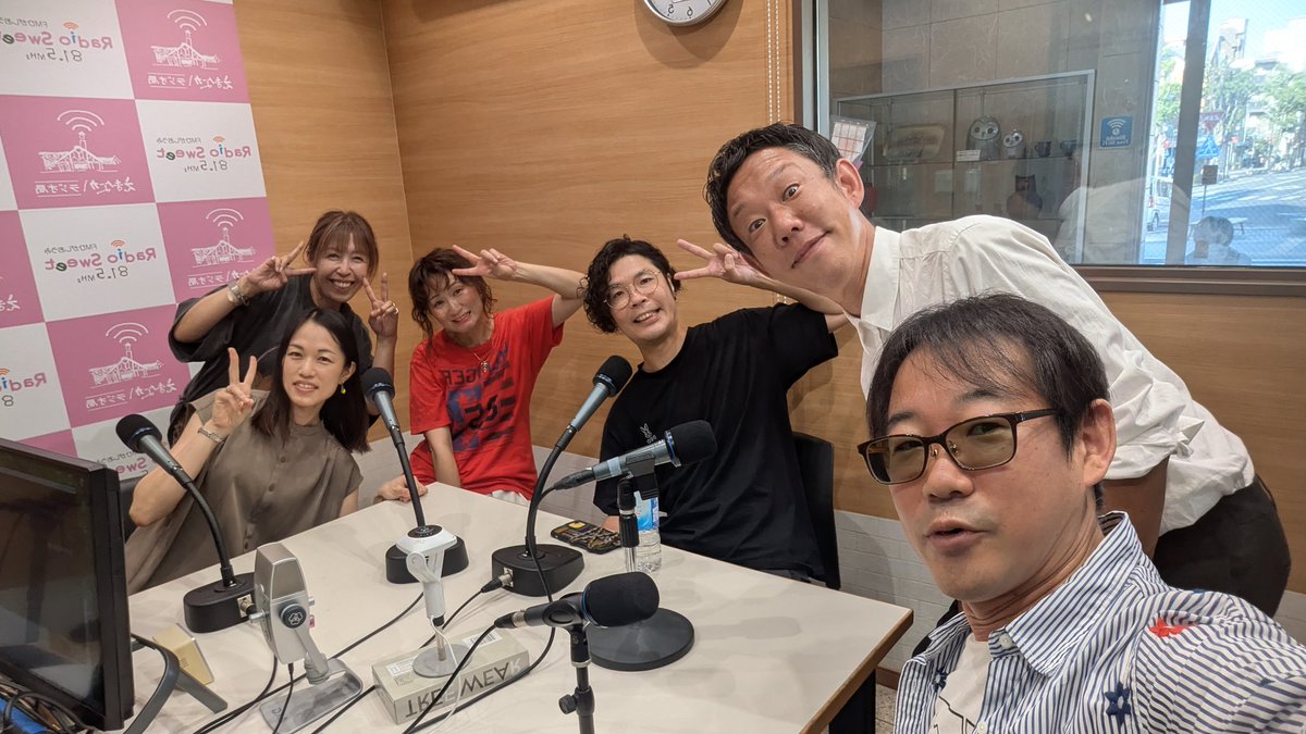 ruirui_music's tweet image. みんなで記念写真
#FMひがしおうみ #ラジオスイート