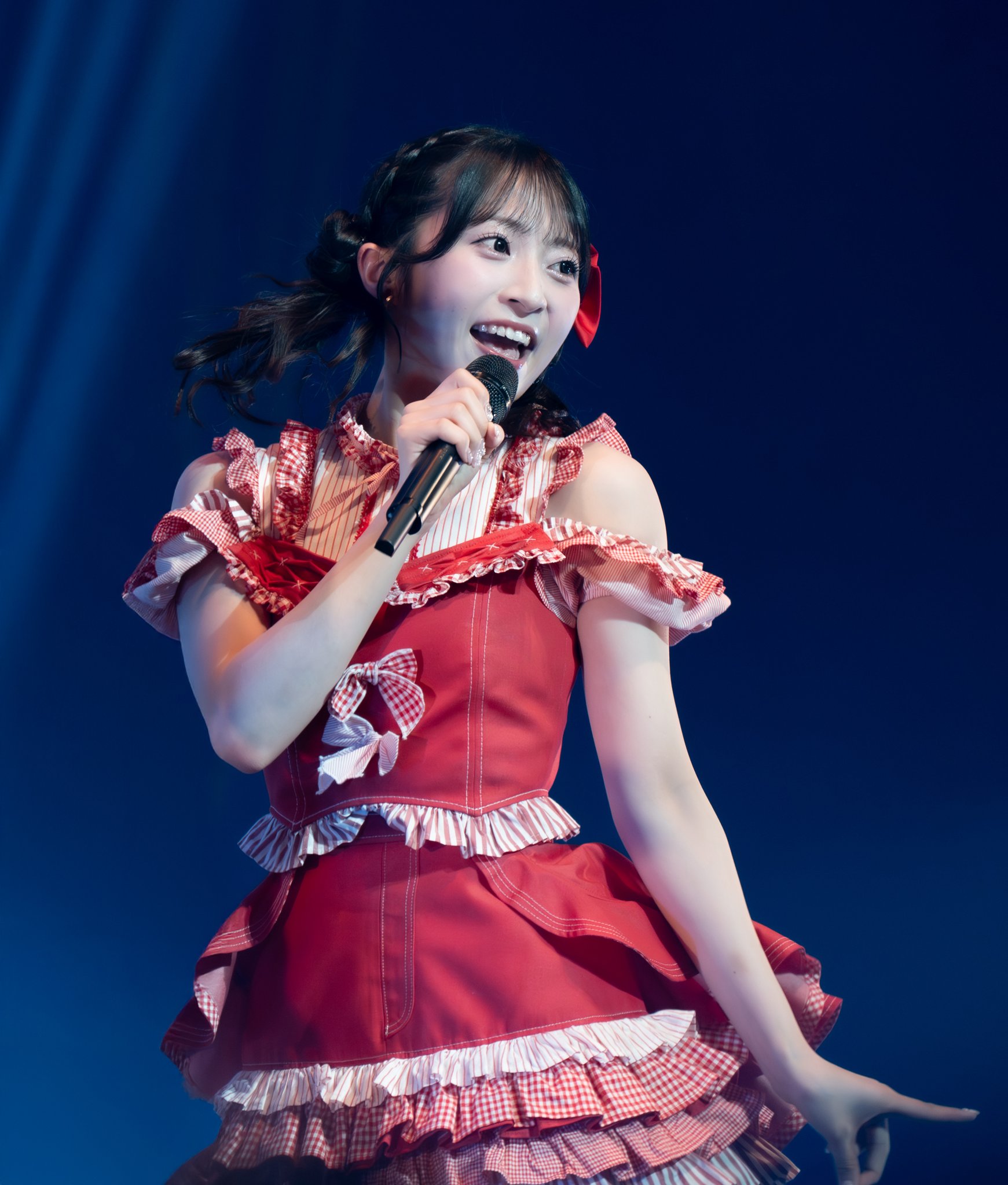 AKB48 春コン2025 ハーフサイズ生写真　秋山由奈　ホロ 秋山 由奈 | AKB48 Official Shop