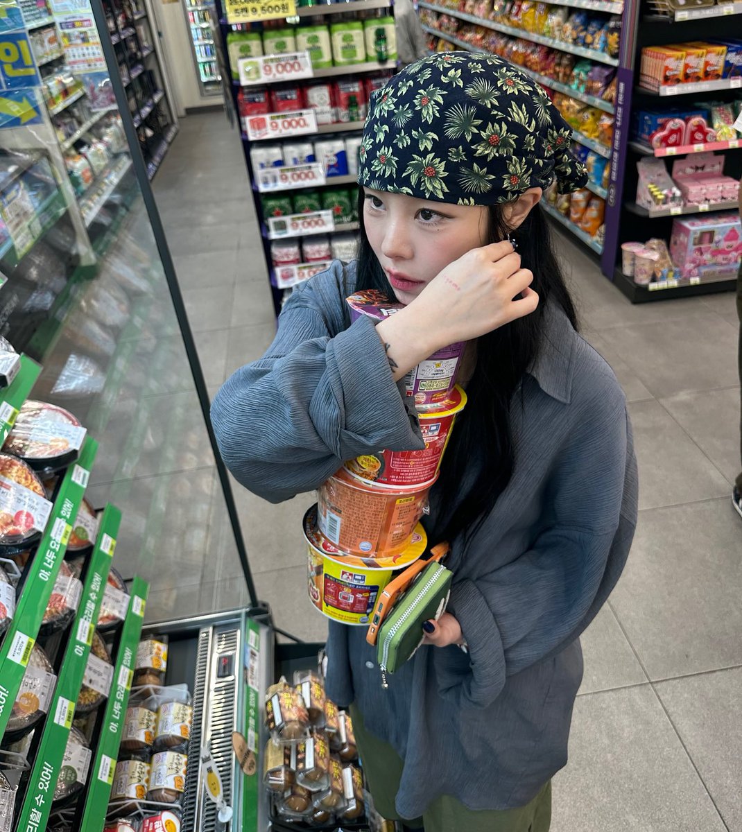 250801 휘인 인스타그램 📷

8월 댐벼라

🔗 instagram.com/p/DMzgpCnRFTk/

#마마무 #휘인 #MAMAMOO #WHEEIN #휜스타그램