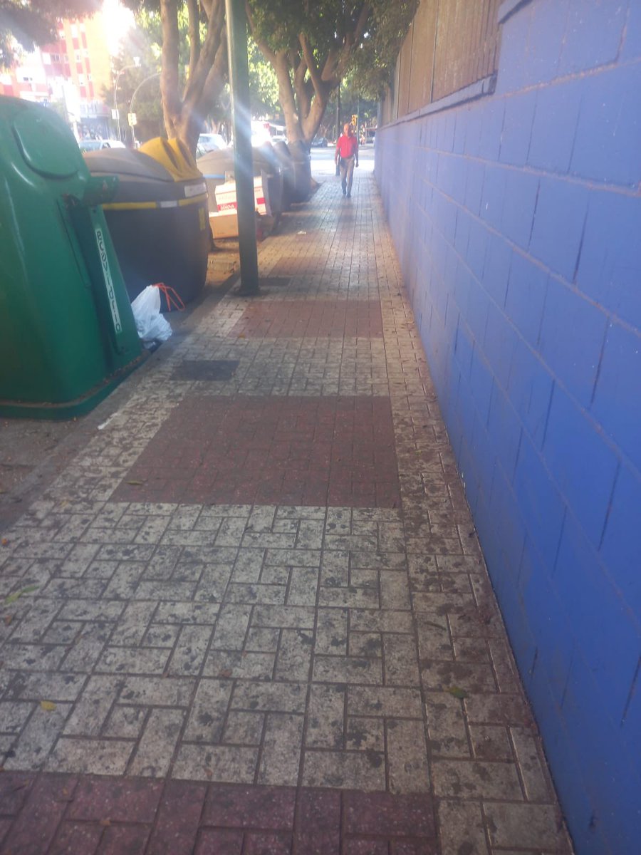 ParqueDelOeste_'s tweet photo. El premio 🥇 a la calle más sucia de hoy es para📍Camino de la Térmica #porrasYoNoMiento #AlcaldeAquíTieneMiQueja @LimasamOficial @pacodelatorrep @juancgiardin @fjpomares #distritoCarreteraCadiz https://t.co/rBbTdSAdB5