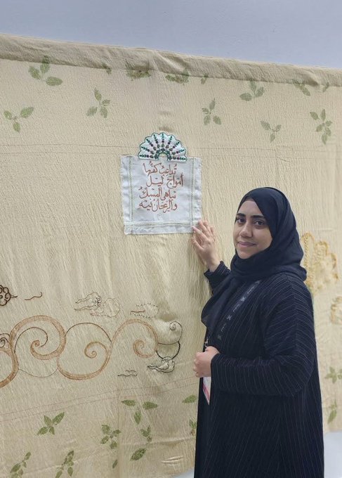 زينب أبو حسين تُعيد إحياء المنمنمات بأسلوب معاصر يروي ملامح التراث السعودي 