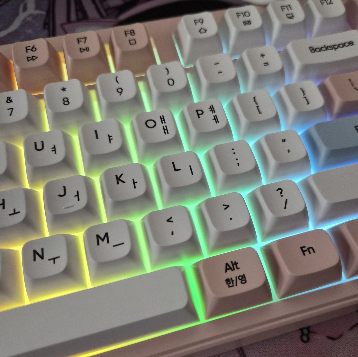 급하게 산 것 치고는 예쁘고 타건감도 조으다 굿소비