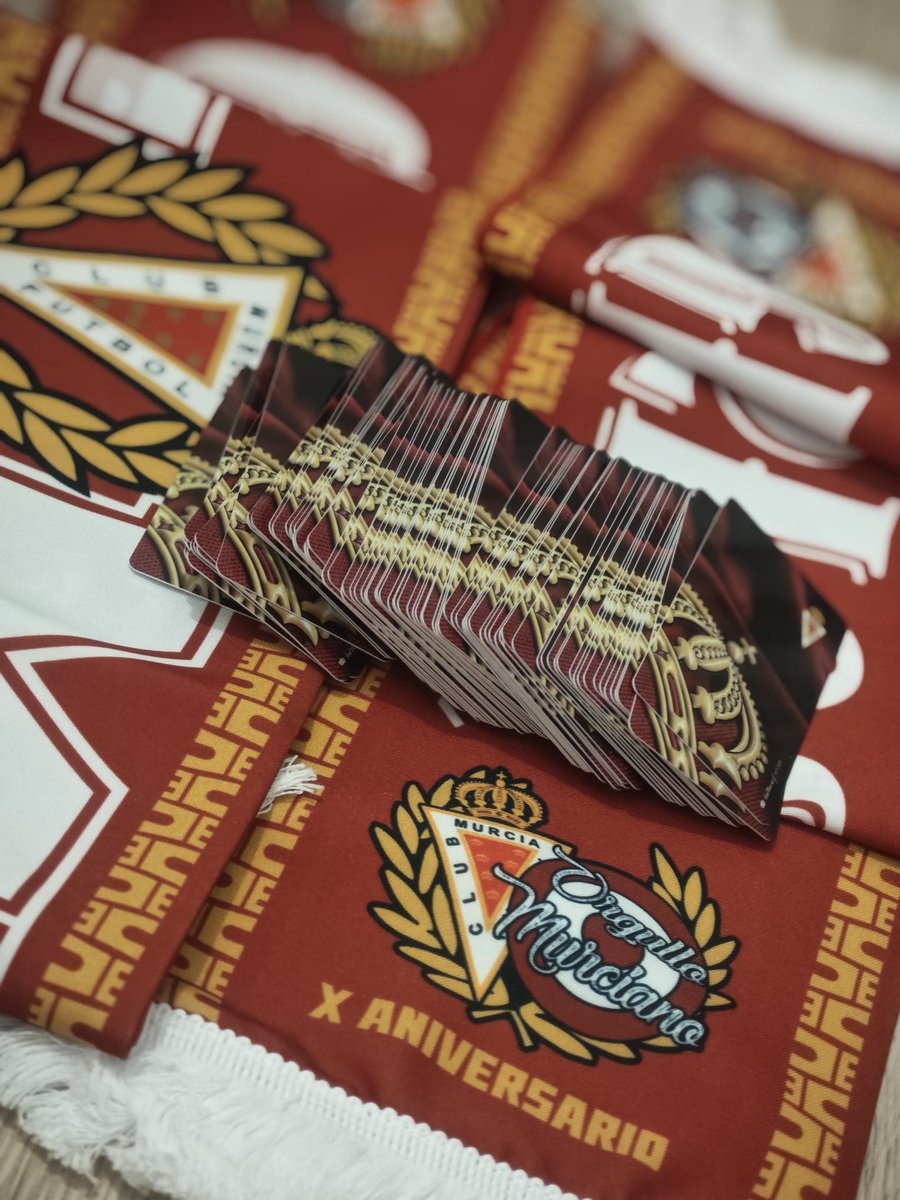 Desde Orgullo Murciano ya estamos preparados para el inicio de la ansiada temporada.⚽️💪
¡Más de 120 almas nos dejaremos la garganta por ti, <a href="/realmurciacfsad/">Real Murcia CF</a>!
Abonos y bufandas preparadas para lucirlas cada fin de semana. Año muy especial.
¡MURCIA, YO TE QUIERO!❤️🤍