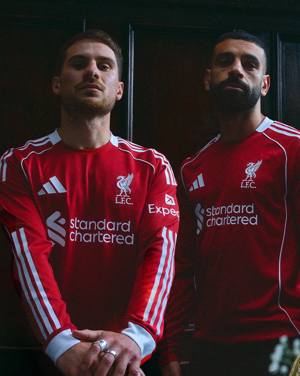 Those long sleeves 🤩​

Thoughts on the new kit, Reds? 🤔