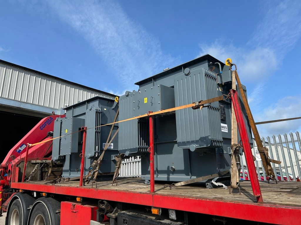 BowersElec's tweet image. Two more transformers are being sent to this massive project based in Gloucester. 🚛
The project is utilising a total of EIGHT Bowers distribution transformers. 8️⃣
bowerselec.co.uk/transformers/
#solutions #distributiontransformer #problemsolving