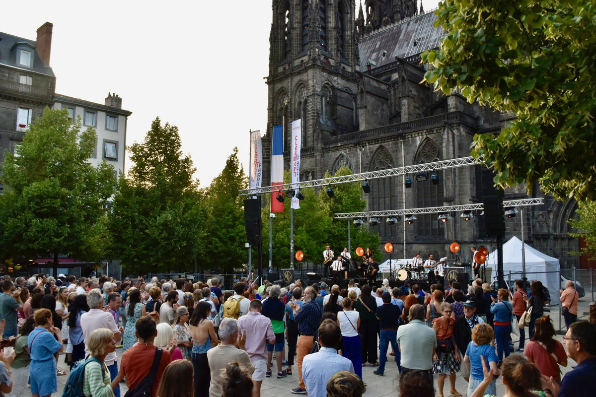 Olivier Bianchi (@olivierbianchi1) on Twitter photo Hier, la journée du Tour de France s’est conclue dans un moment festif de musique avec les concerts de <a href="/FelicienBrut/">Félicien Brut</a> et l’orchestre Mezzo Projekt. Merci à eux pour cette belle soirée !
#ClermontFerrand Hier, la journée du Tour de France s’est conclue dans un moment festif de musique avec les concerts de <a href="/FelicienBrut/">Félicien Brut</a> et l’orchestre Mezzo Projekt. Merci à eux pour cette belle soirée !
#ClermontFerrand