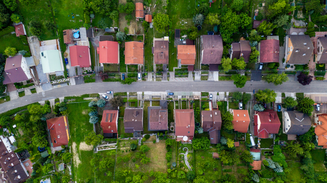 indexhu's tweet image. Megjelentek az Otthon Start Program részletei.

index.hu/gazdasag/2025/…

Fotó: Kajdi Szabolcs / Getty Images

#OtthonStart #rendelet #lakastamogatas #indexhu