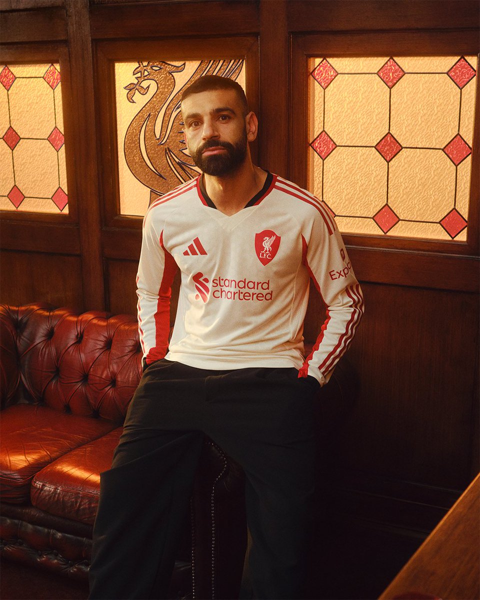 LFCIndonesia's tweet photo. Perpaduan putih, merah, hitam. ✨

Satu kata: 𝐍𝐲𝐚𝐦𝐩𝐞. 🙌 https://t.co/JPrMxVFOcb