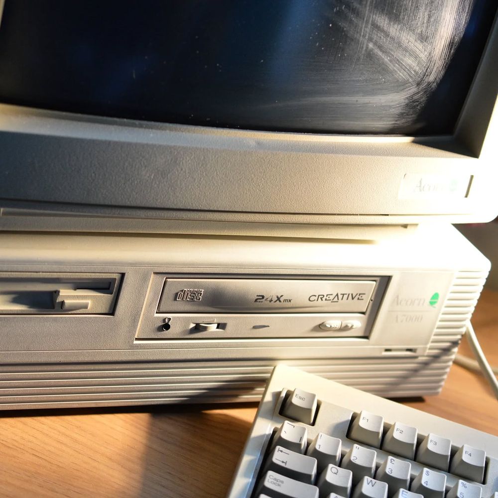 nostalnerd's tweet image. The Acorn A7000 was their entry level RISC PC, released in 1995, designed for the classroom.